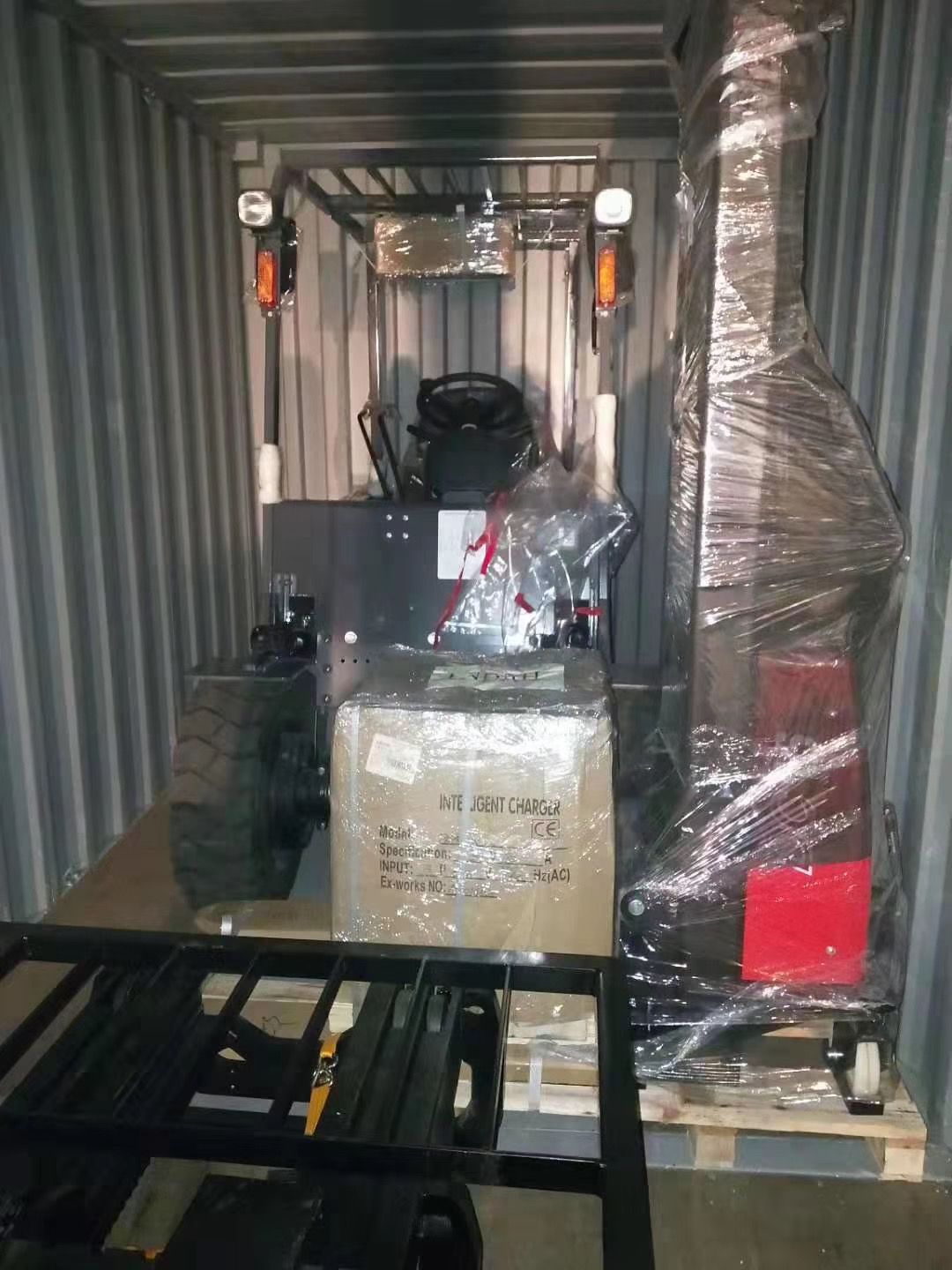 Vicgordan 3 ton forklift with 3 stage 6 m mast, 1 units VG-EPS20S-16 ELECTRIC PALLET STACKER (EPS*S)(SEMI-ELECTRIC) are moving to Indonesia