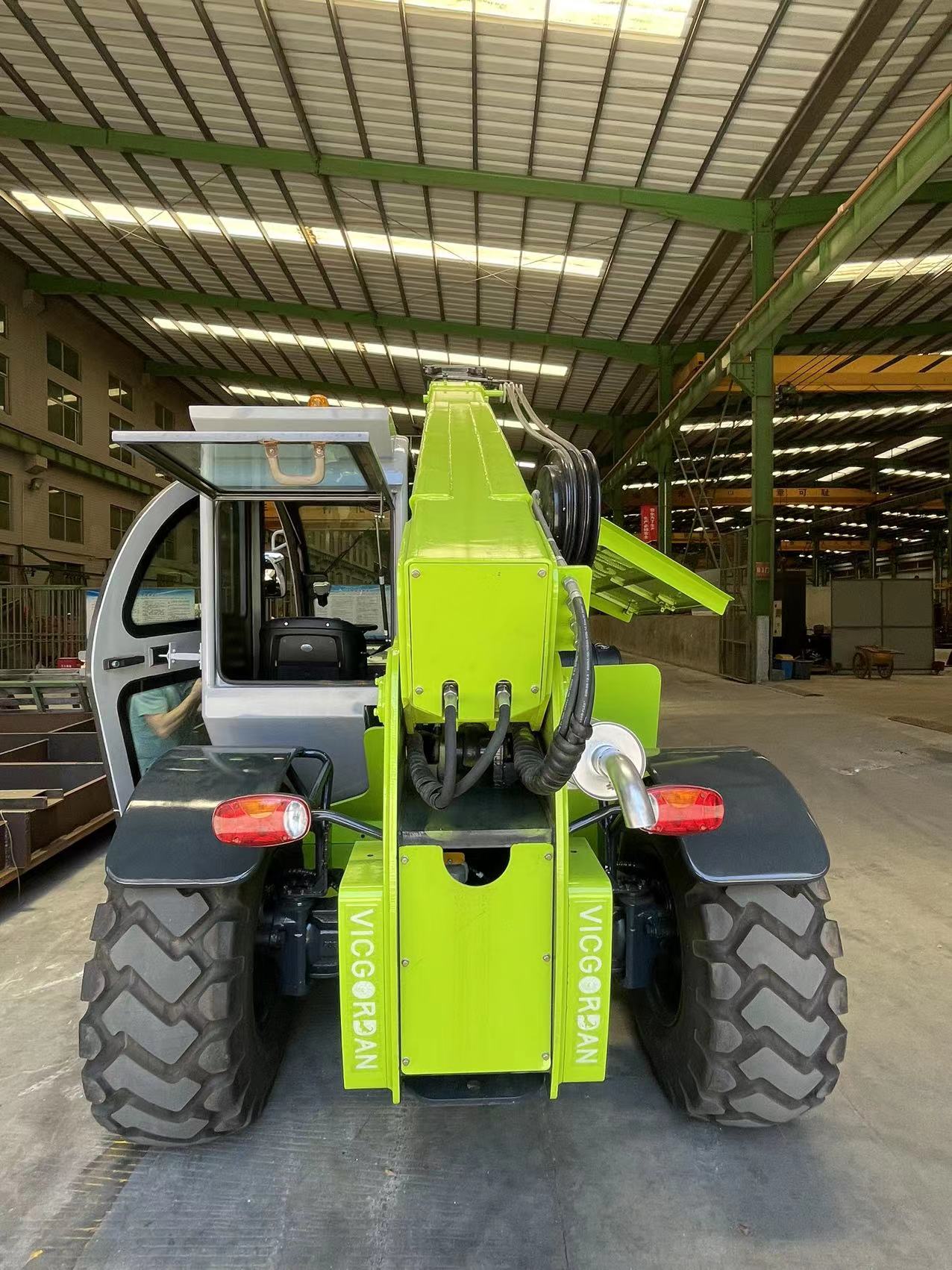 VicGorDan 3 ton 7 m telehandler with 4WD and 4WS Axle is testing by customer before ship